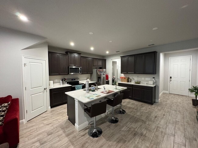 Building Photo - Beautifully maintained 3-bedroom, 2.5-bath townhome