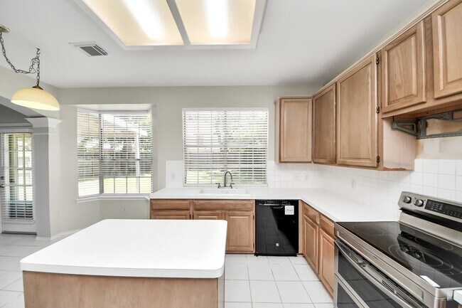 Building Photo - 16810 Valley Palms Dr