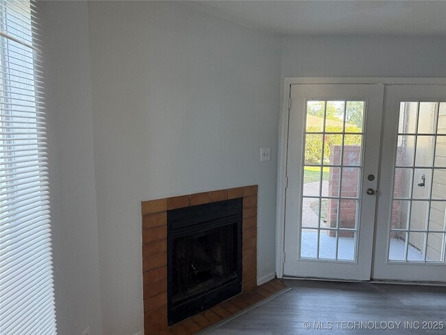 Building Photo - 6639 S Victor Ave