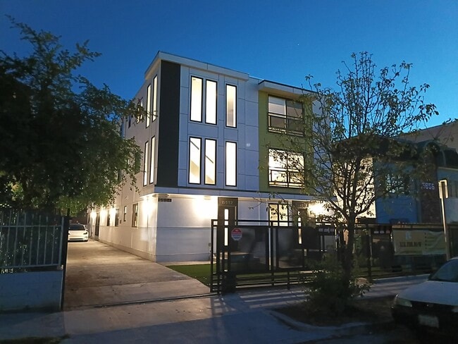 Building Photo - 5654 La Mirada Ave