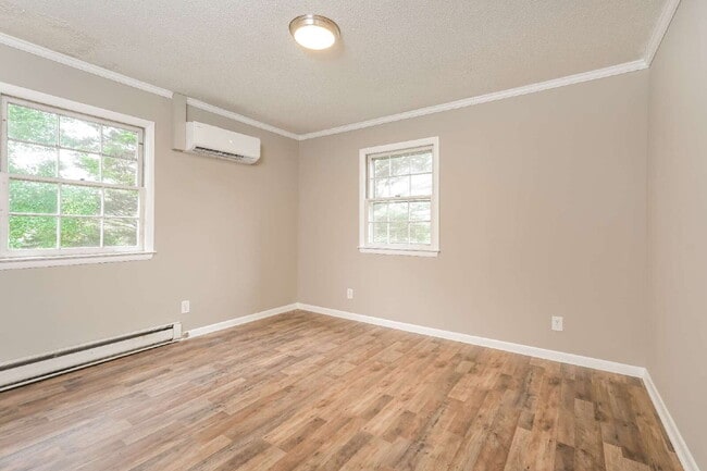 Building Photo - 3-Bed Plus 2 Bonus Rooms with Large Yard!