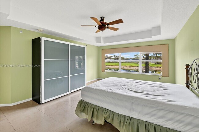 Building Photo - 5938 Crystal Shores Dr