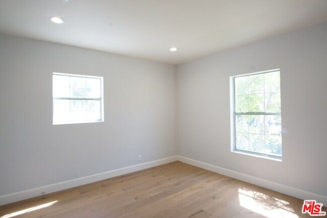 Building Photo - 830 3rd Ave