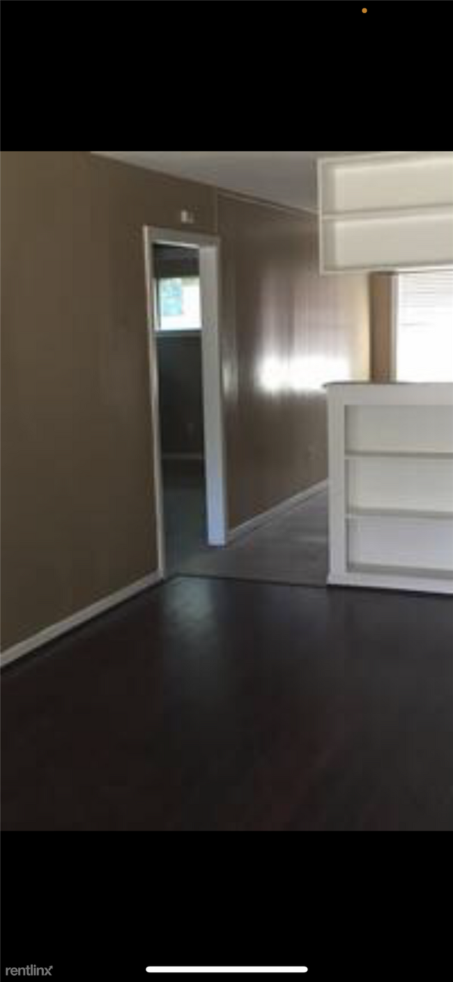 Building Photo - 2 br, 1 bath Duplex - 9440 Coffee Street A