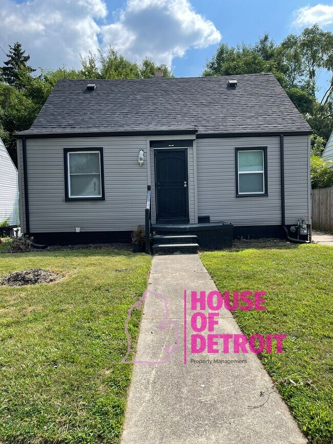 Building Photo - Summer Special~ 3 BEDROOM 1 BATH BUNGALOW ...