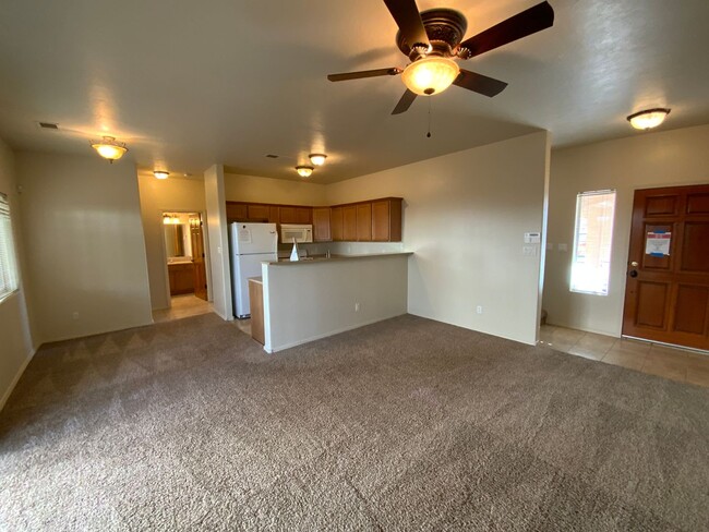 Building Photo - 3 Bedroom Town home Near 4th Street SW & B...