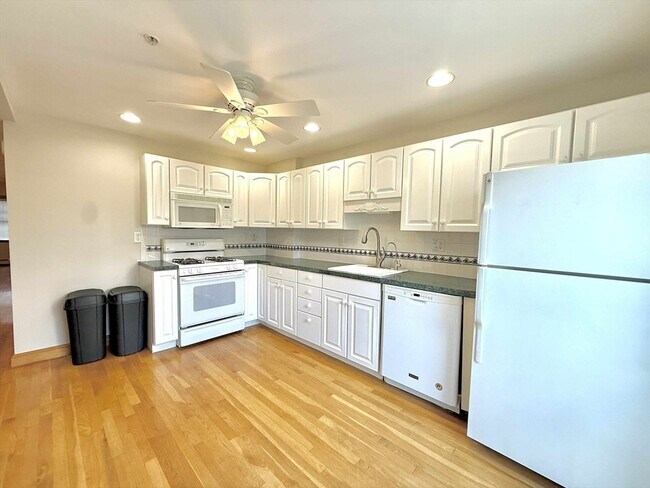 Building Photo - 180 K St