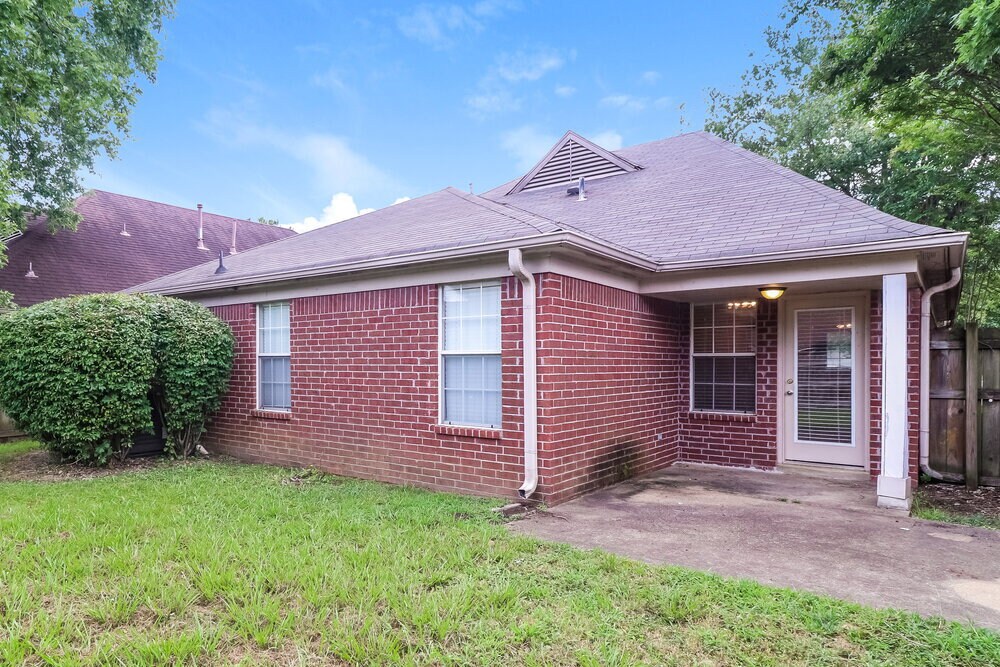 Building Photo - 5892 Alexandria Ln