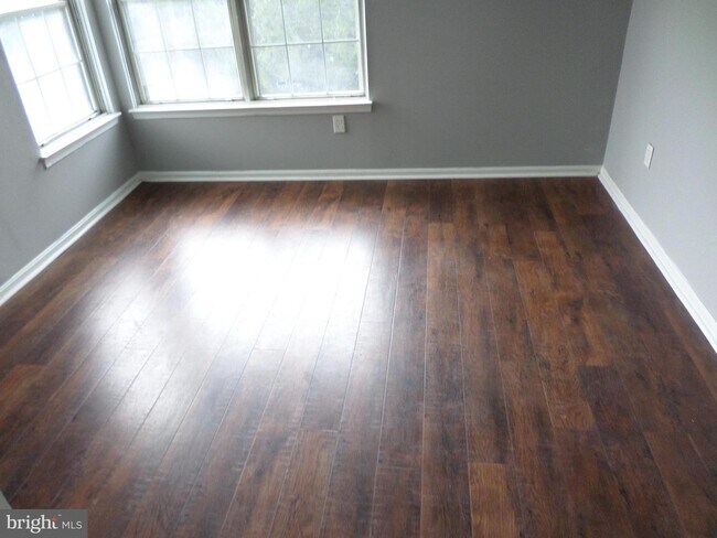 Building Photo - 5372 Bedford Terrace