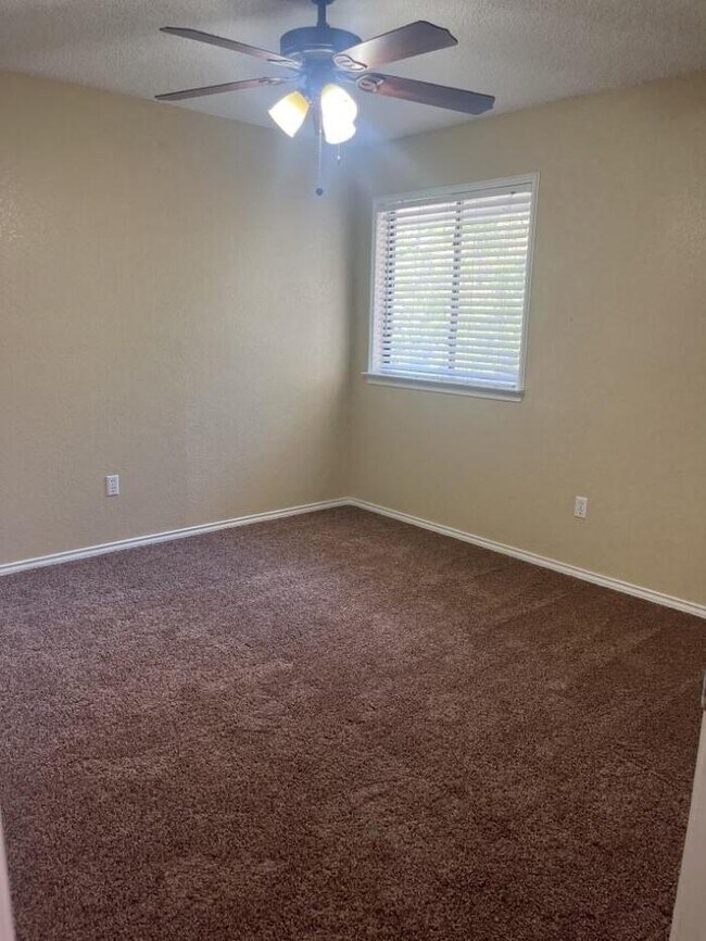 Building Photo - 6302 Meadowmere Ln