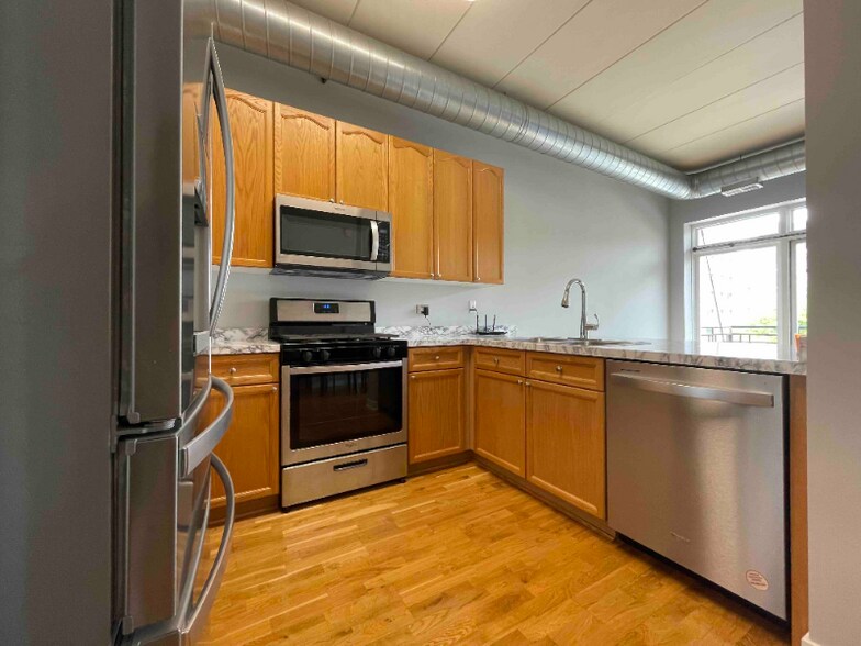 Building Photo - 1155 W Madison St