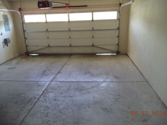 Building Photo - Beautiful Town Home for Rent