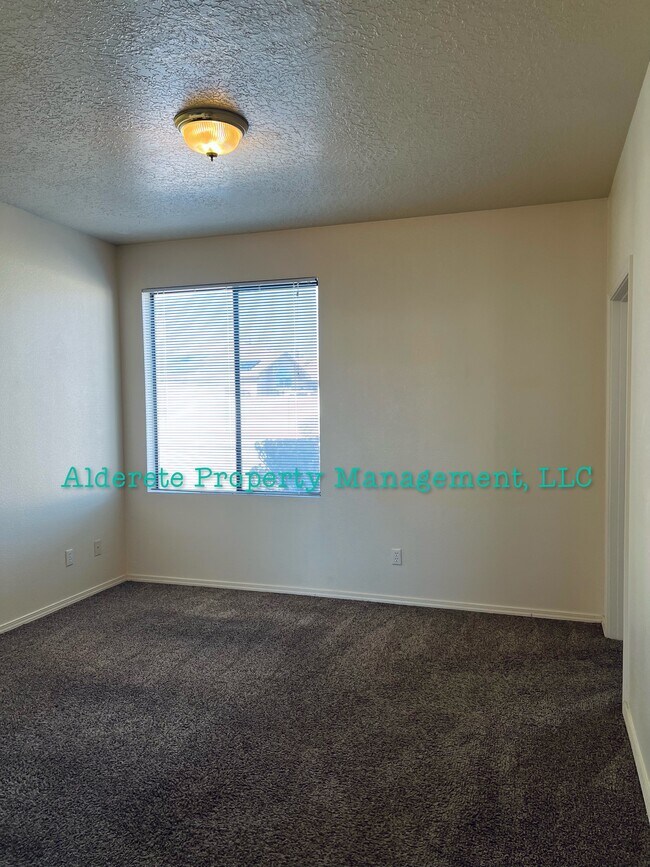 Building Photo - 4217 Ridgeway Ct