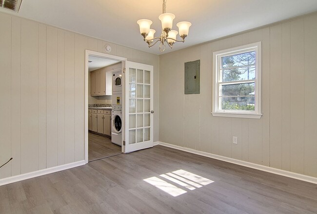 Building Photo - Modern Retreat Minutes from Downtown Charleston