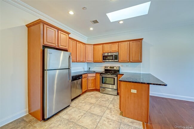 Building Photo - 328A Main St