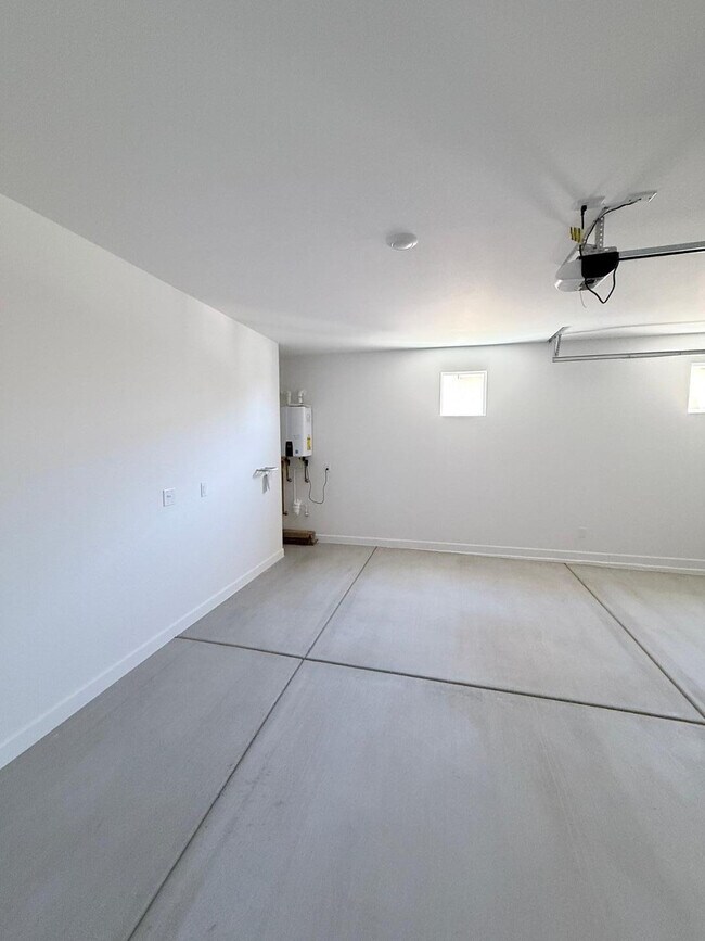 Building Photo - 6988 W Buckhorn Trail