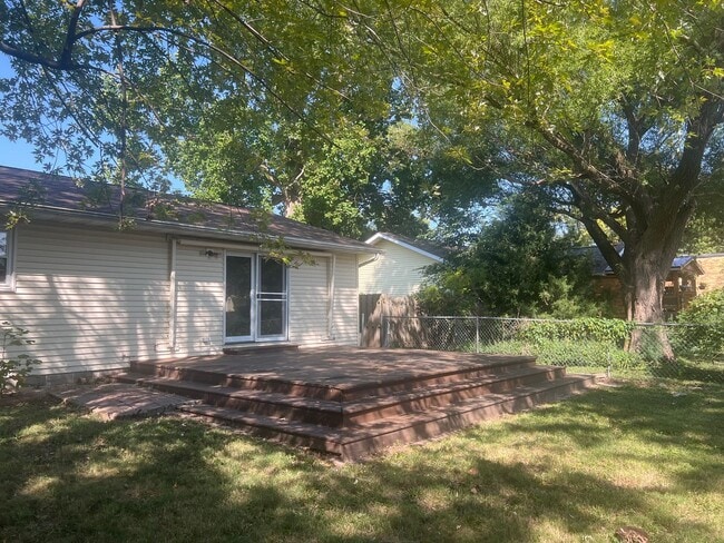 Building Photo - MOVE IN READY!!