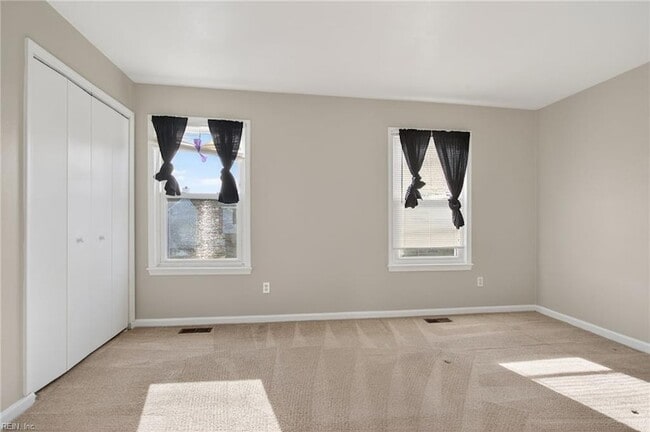 Building Photo - 226 Greenbrier Ave