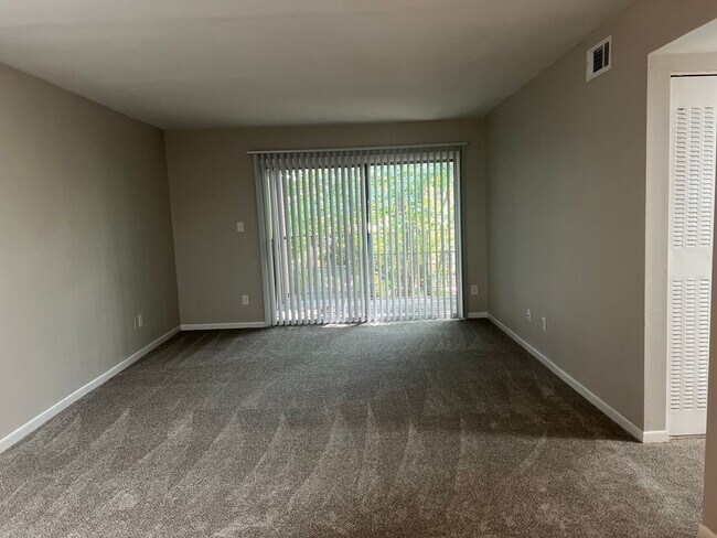 Building Photo - Best Location In Charlotte