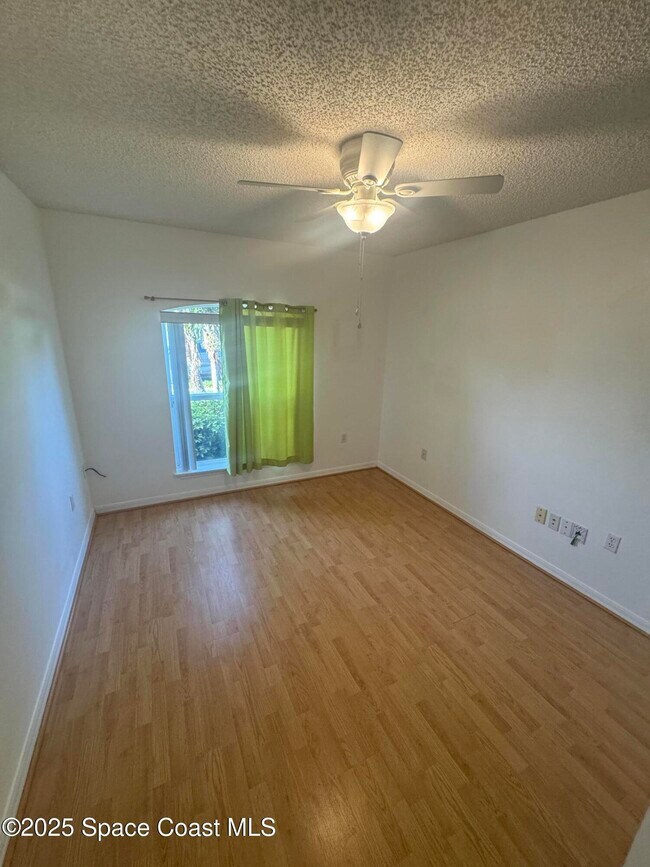 Building Photo - 2129 Redwood Cir
