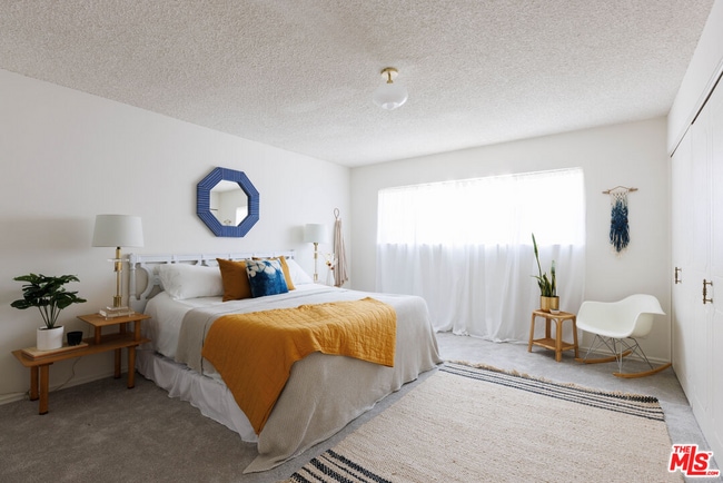 Building Photo - 6760 Hillpark Dr