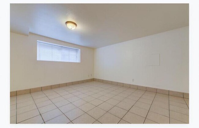 Building Photo - 8 bedroom in Seattle WA 98105