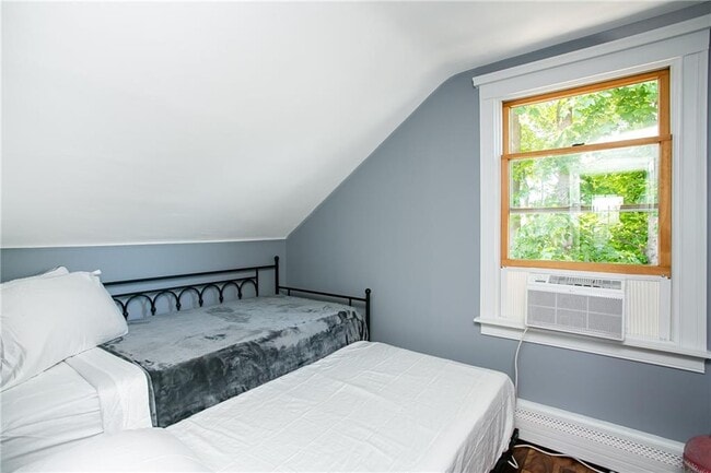 Building Photo - 5 Cherry St