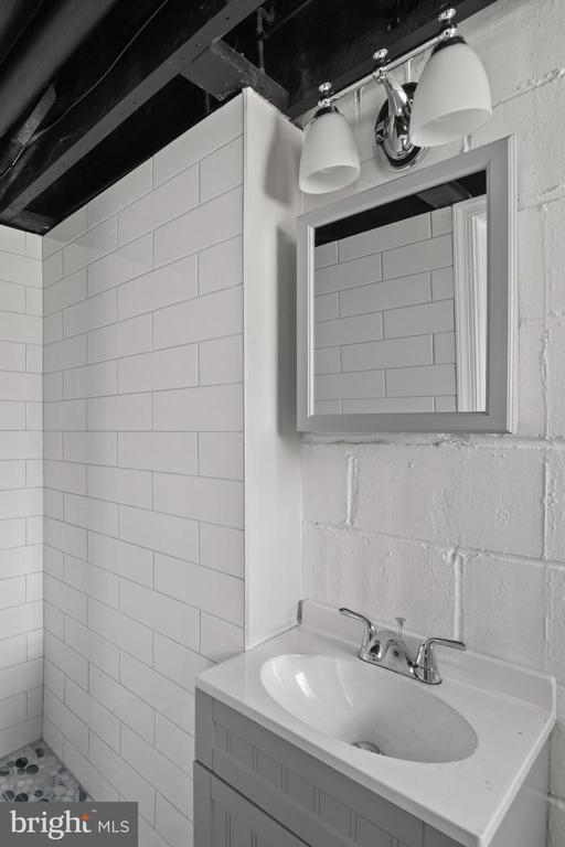 Building Photo - 710 Edmondson Ave