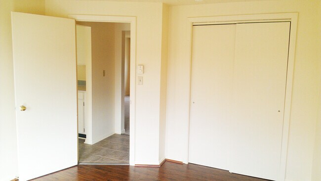 Building Photo - 365 1/2 St Paul