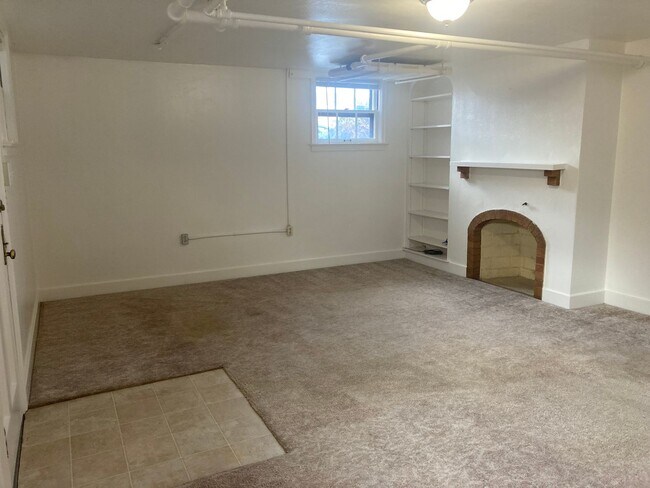 Building Photo - 365-365 N 8th St