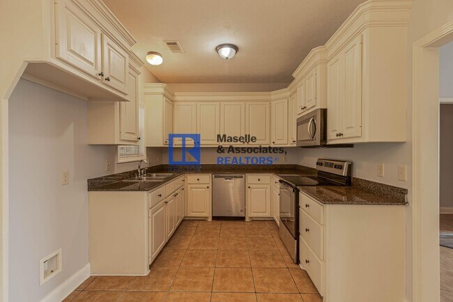 Building Photo - 3 Bed/2 Bath Home in Pearl in Silver Ridge