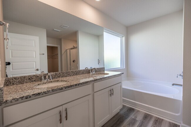 Building Photo - 1 Month FREE with 13 month lease!!!!     4 Bedroom 2 Bath Home in Roberts Cove Community in Foley