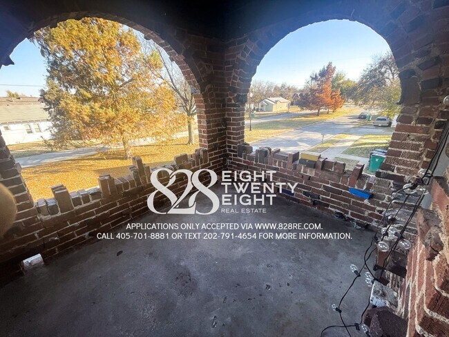 Building Photo - Historic 2nd Level Apartment Minutes from the Plaza District in OKC!
