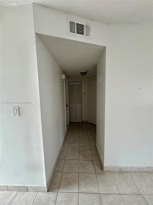 Building Photo - 5300 W 21st Ct
