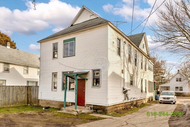 Building Photo - 1335 Hamilton Ave NW