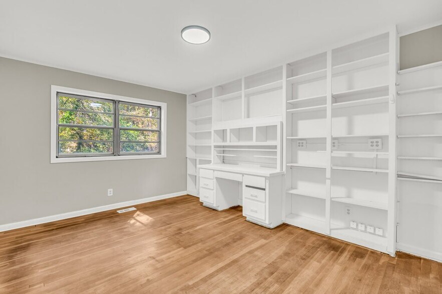 Building Photo - 222 Carr Rd