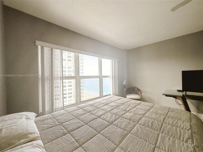 Building Photo - 3850 Galt Ocean Dr