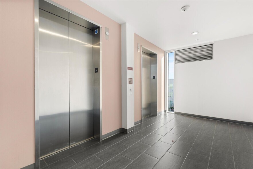 Building Photo - 285 W 6th St