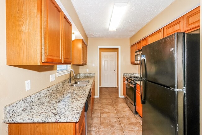 Building Photo - 14815 Oak Pines Dr