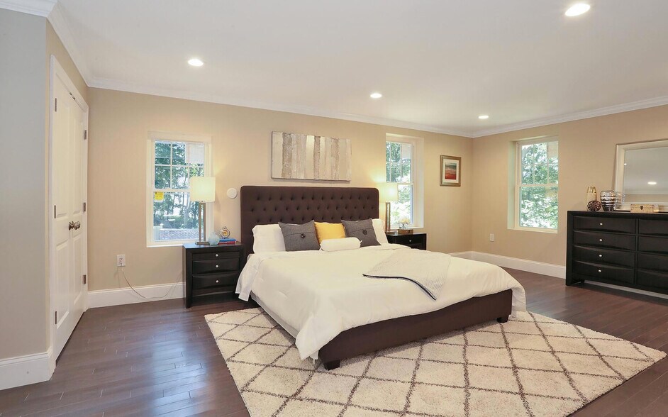 Building Photo - 47 Alpine St