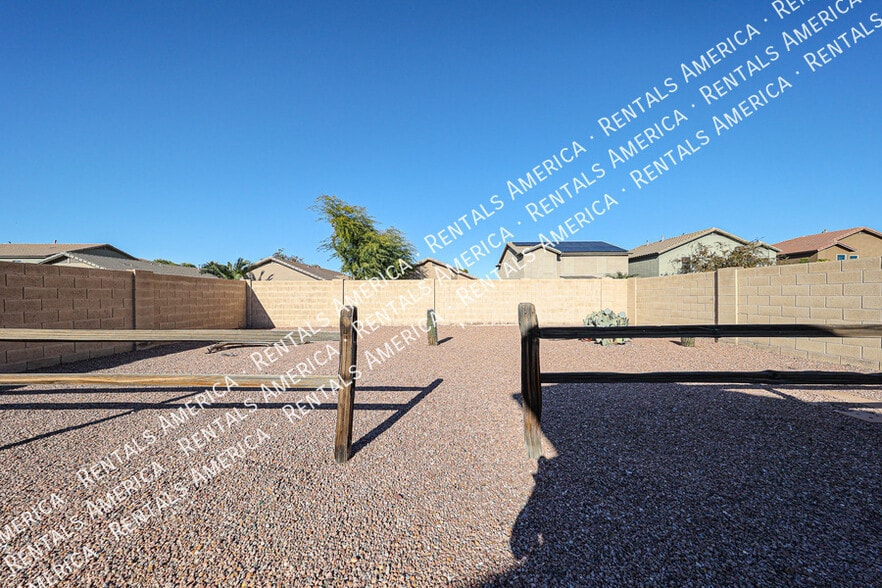 Building Photo - 42610 W Michaels Dr