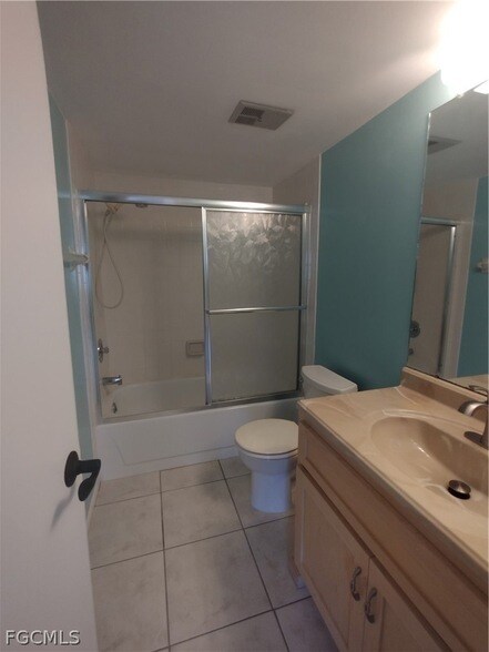 Building Photo - 1069 Villa Dr