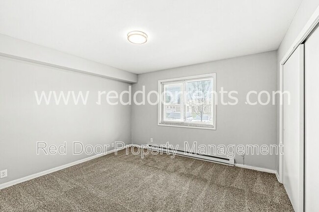 Building Photo - 10301 Medallion Dr
