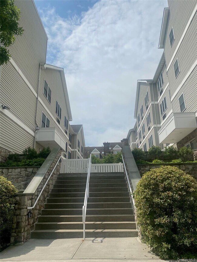 Building Photo - 342 Westchester Ave