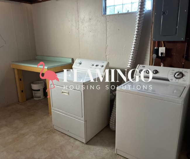 Building Photo - 1196 Bellbrook Ave