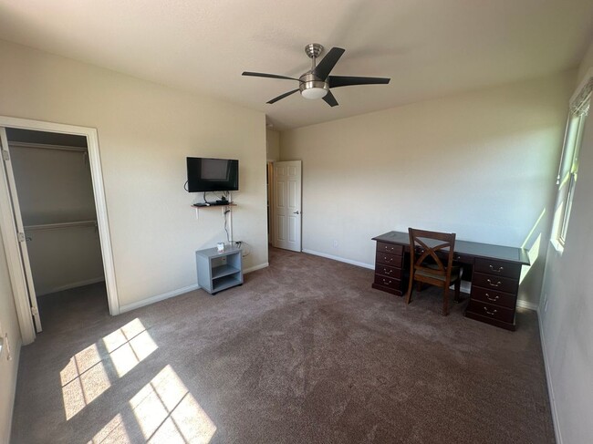 Building Photo - 582 Glassford Ct