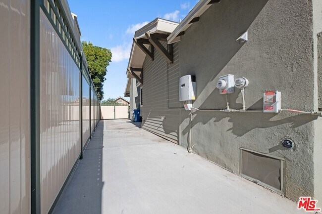Building Photo - 2180 W 31st St