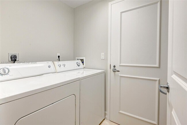 Building Photo - 3101 S Ocean Dr