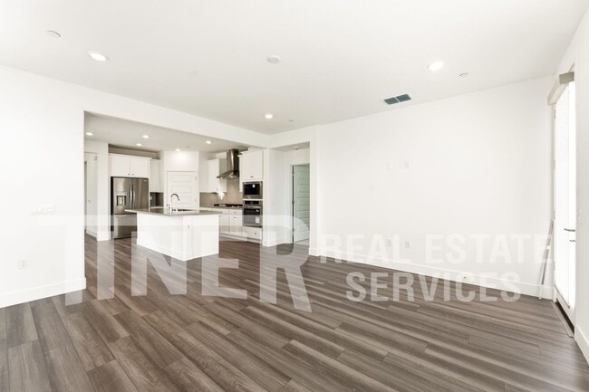 Building Photo - 2231 Oswego St