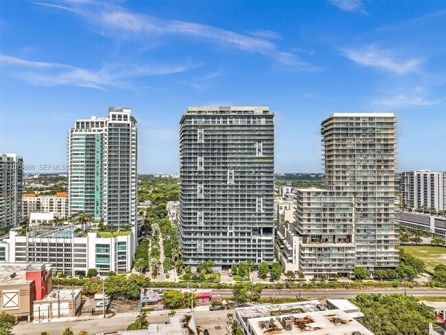 Building Photo - 121 NE 34th St